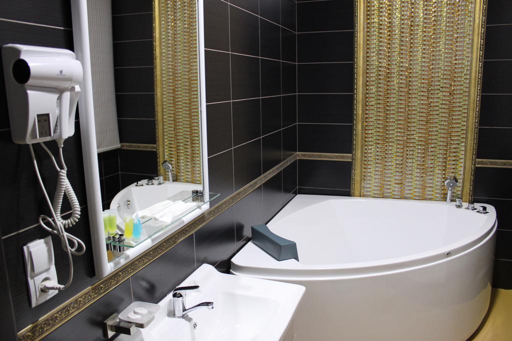 Astor Hotel & Spa Biszkek Zewnętrze zdjęcie